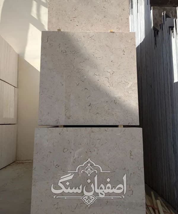مرمریت پر طاووسی
