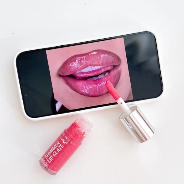 لیپ گلاس گلدن رز مدل Mood Shimmer شماره 252 — تصویر ۳