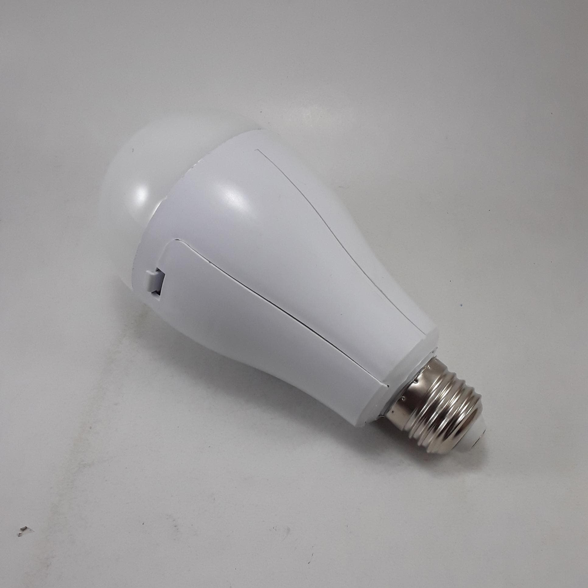 لامپ LED شارژی سرپیچ دار ETG | توان 15 وات — تصویر ۲