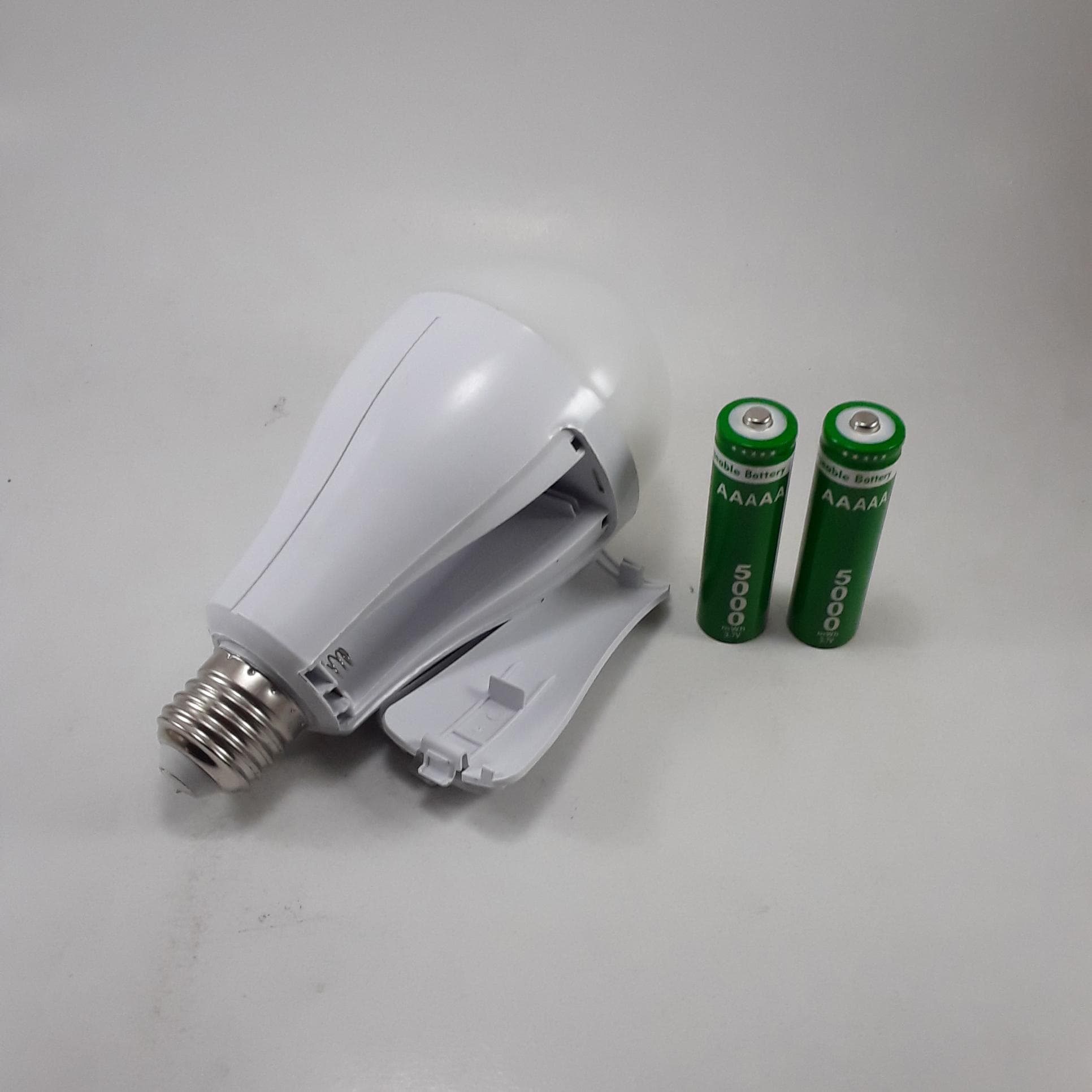 لامپ LED شارژی سرپیچ دار ETG | توان 15 وات — تصویر ۳