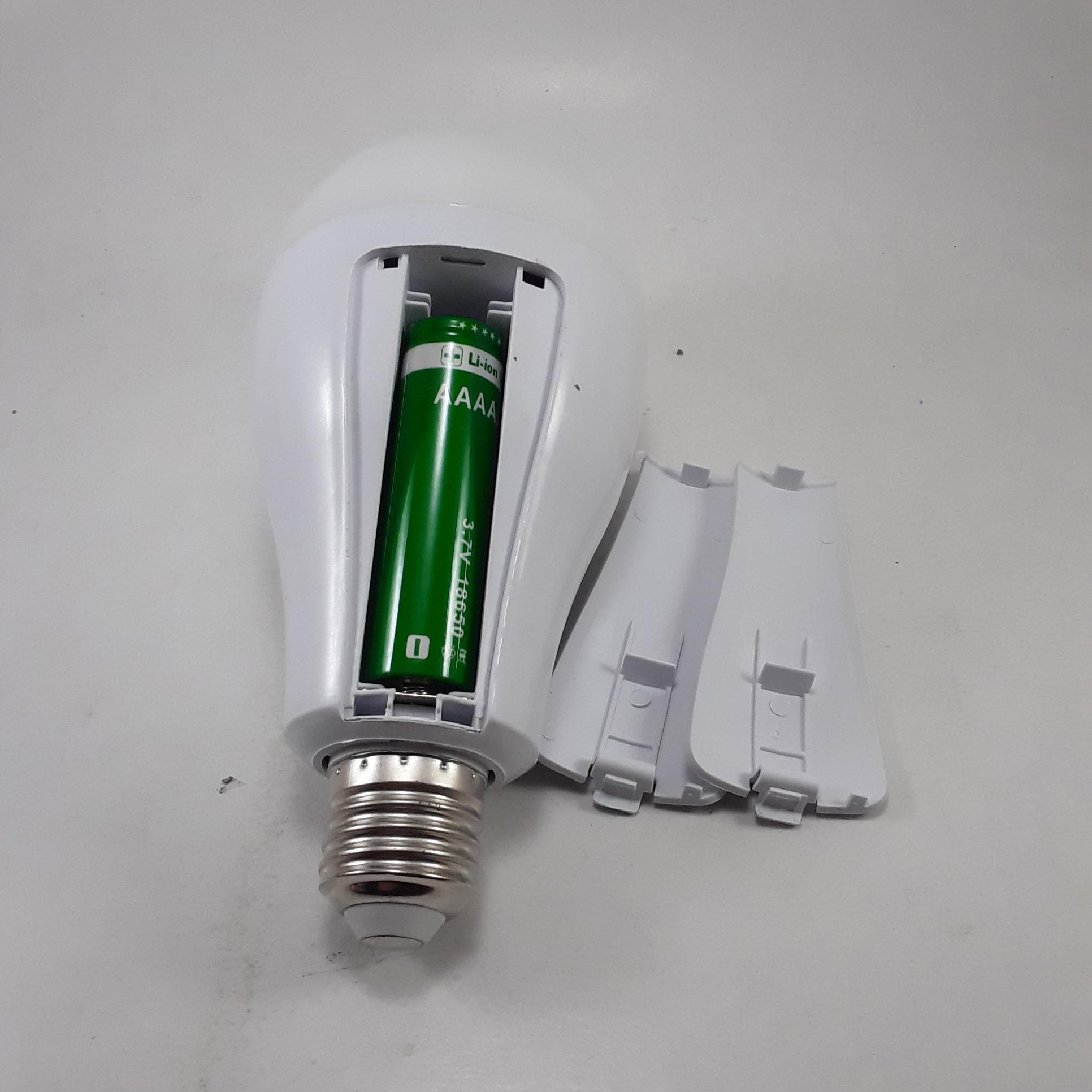 لامپ LED شارژی سرپیچ دار ETG | توان 15 وات — تصویر ۴