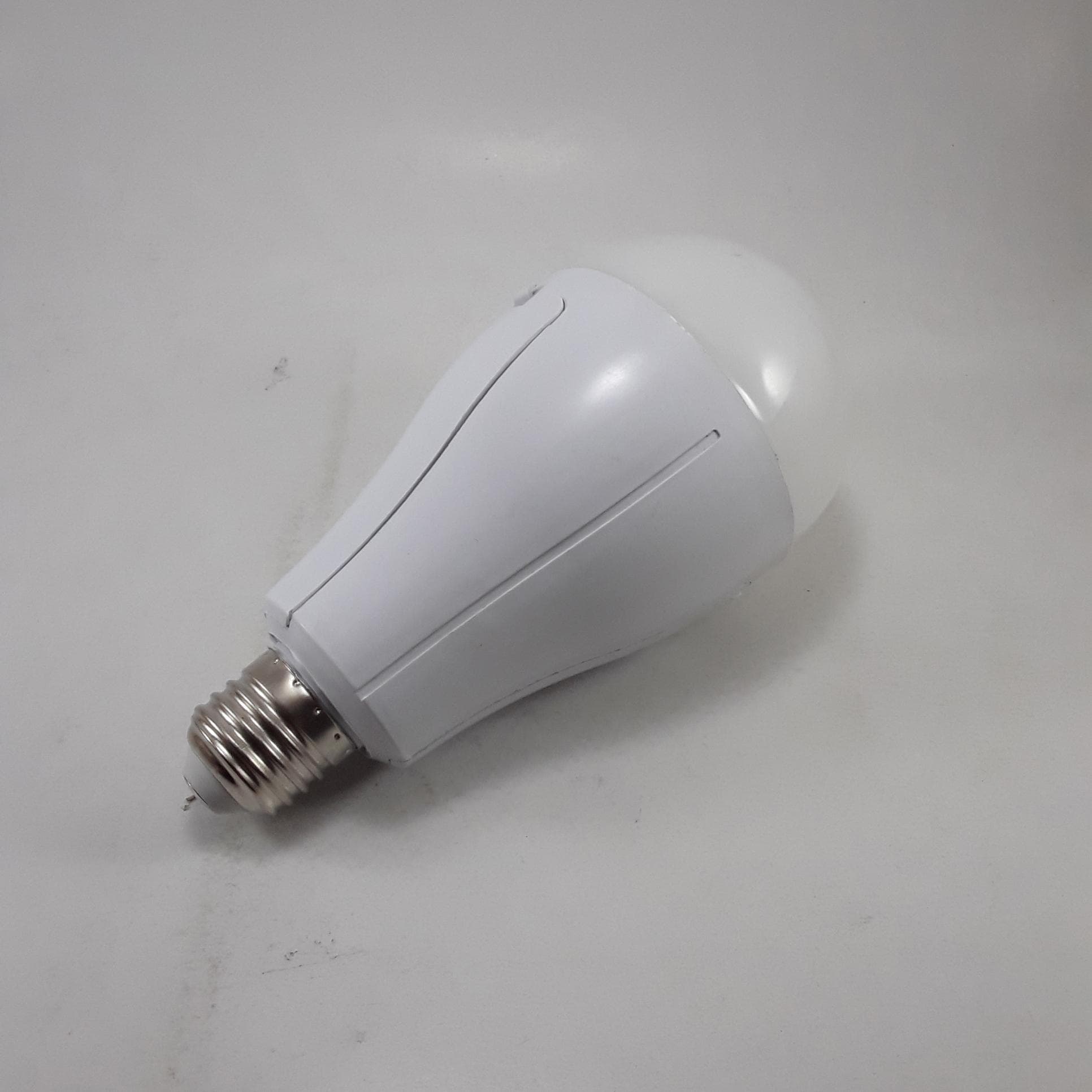 لامپ LED شارژی سرپیچ دار ETG | توان 15 وات — تصویر ۶