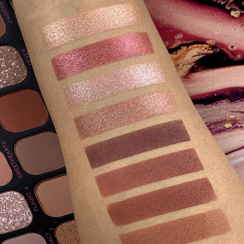 پالت سایه رولوشن مدل Forever Flawless Allure — تصویر ۴