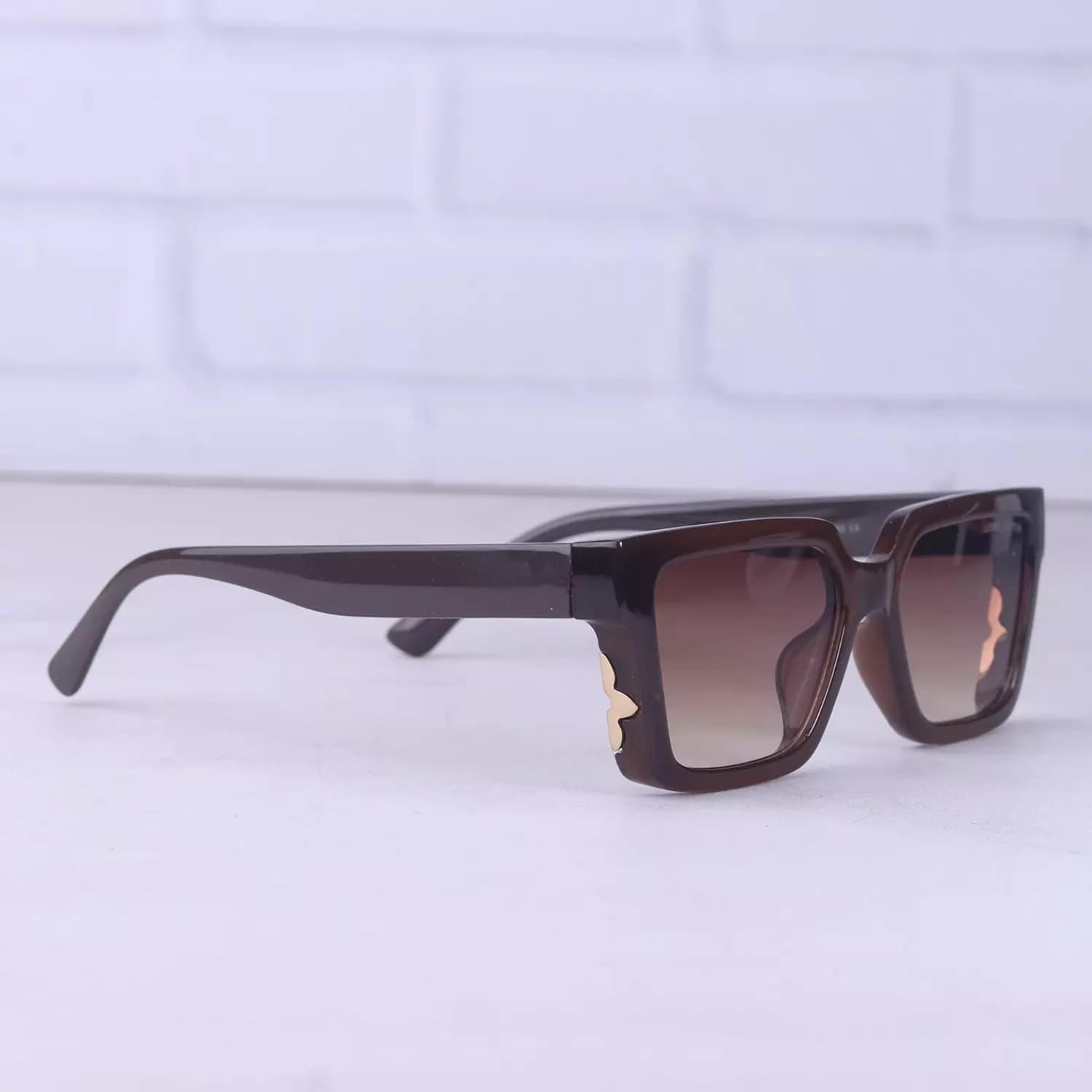 عینک آفتابی لویی ویتون فریم مستطیل قهوه ای 53231/3 — تصویر ۴