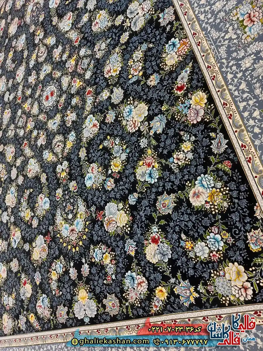 فرش 700 شانه طرح افشان رز رنگ سرمه ای کاشان — تصویر ۱۰