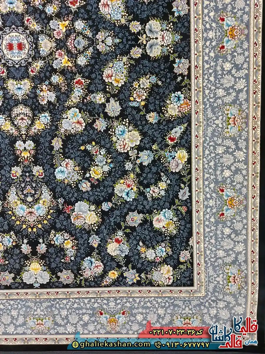فرش 700 شانه طرح افشان رز رنگ سرمه ای کاشان — تصویر ۹