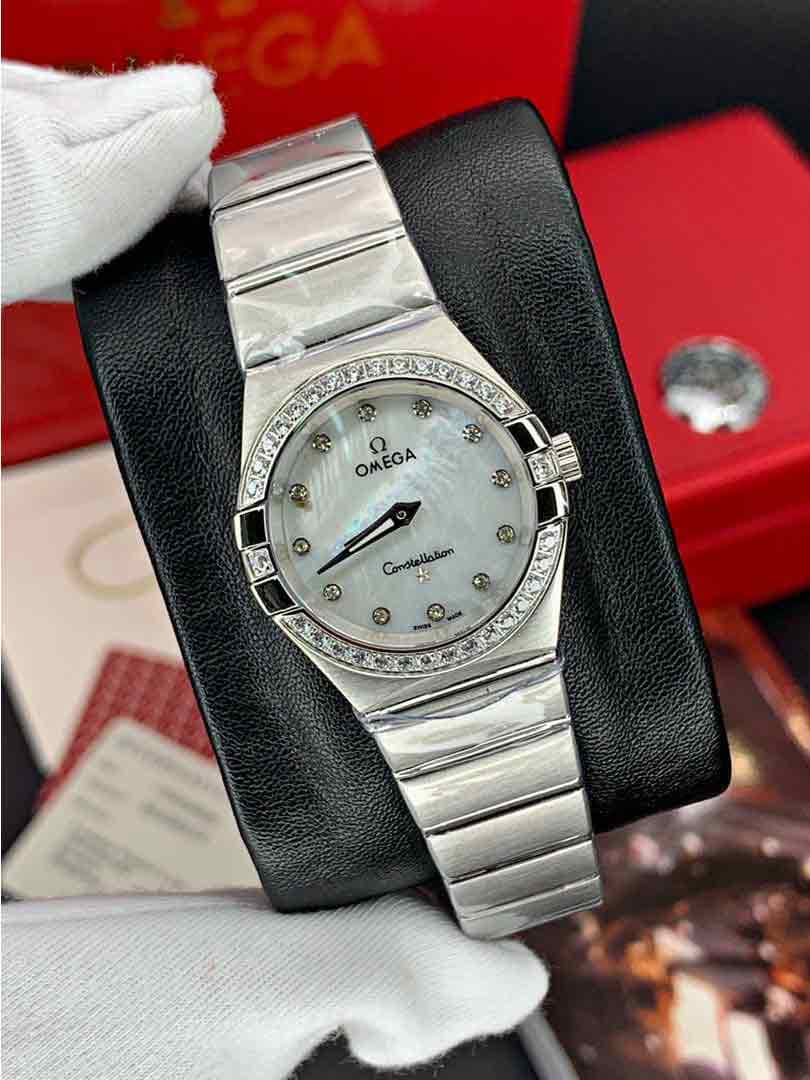 ساعت مچی زنانه امگا کانسلیشن صفحه صدفی دورنگین OMEGA CONSTELLATION — تصویر ۲