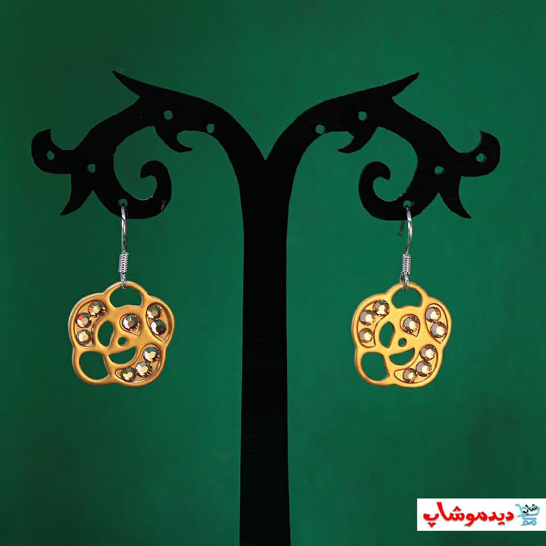گوشواره گلی دارای نگین