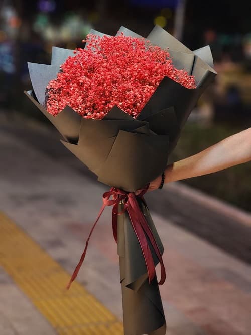 دسته گل عروس_رنگ قرمز _تزئین کاغذ مشکی_کد 0033 — تصویر ۹