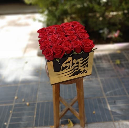 باکس گل رز 25 عددی طرح دوستت دارم – کد 1014 — تصویر ۲