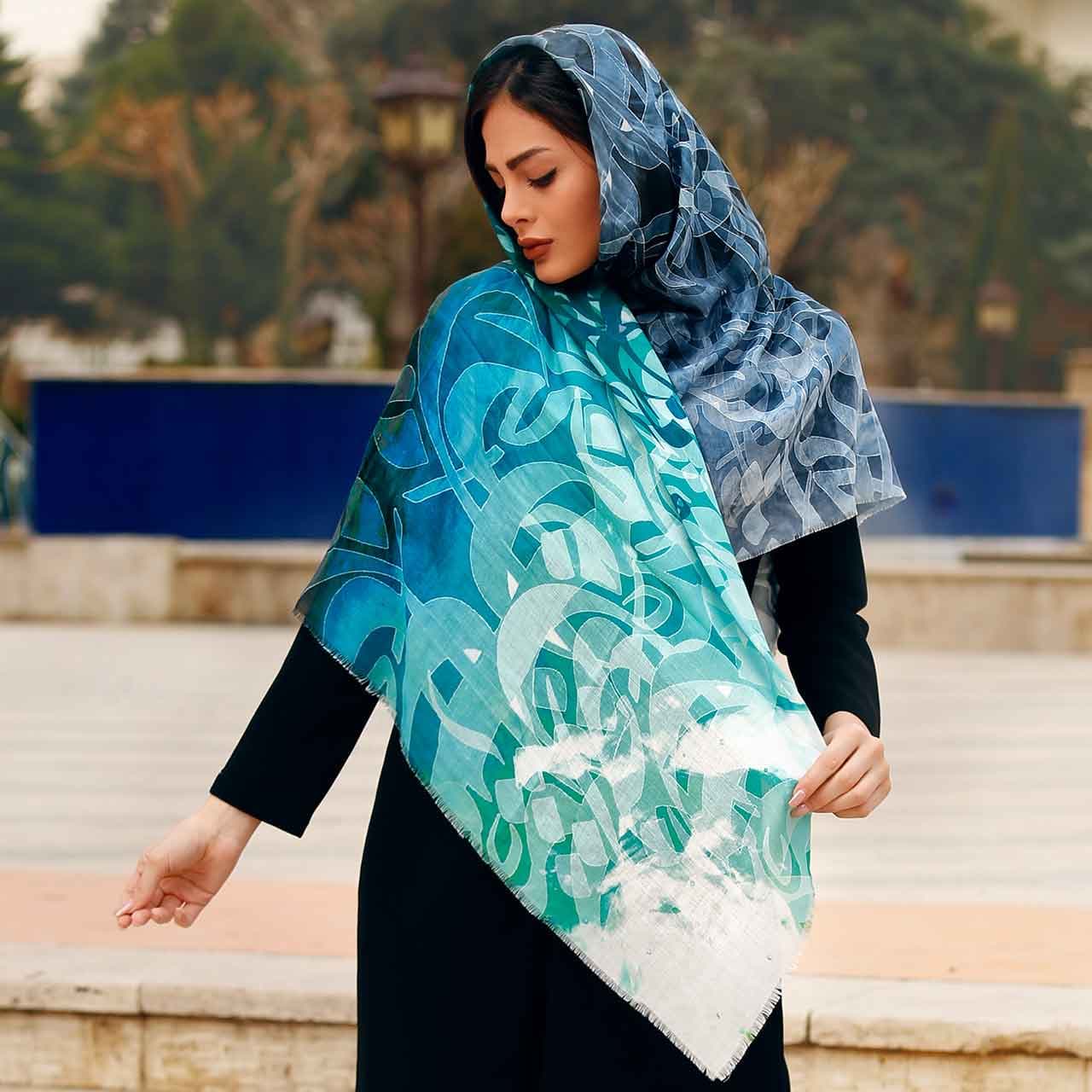 روسری نخی زنانه طرح خطاطی کد 04 — تصویر ۲