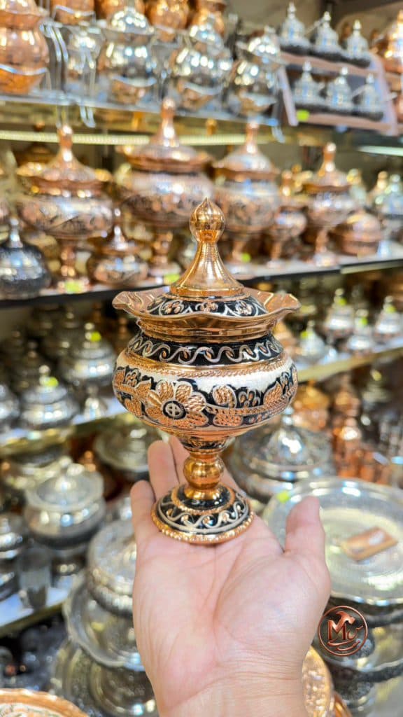 قندان مسی نقره کوب پایه دار — تصویر ۳
