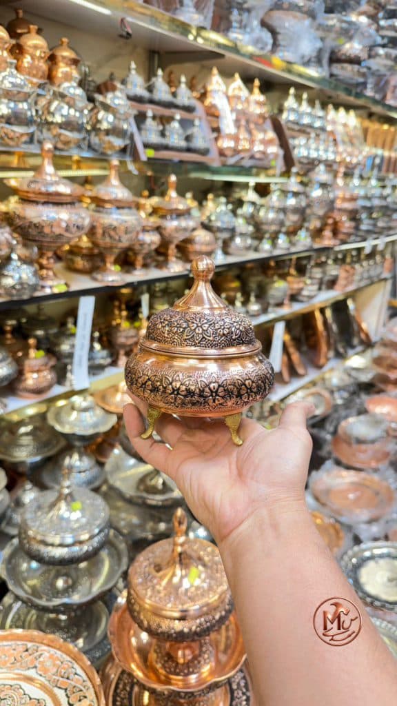 قندان گلبرگی سفینه ای ۳ پایه مسی — تصویر ۴