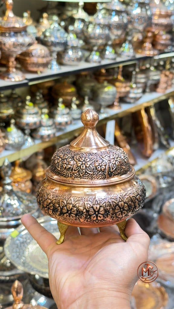 قندان گلبرگی سفینه ای ۳ پایه مسی — تصویر ۵
