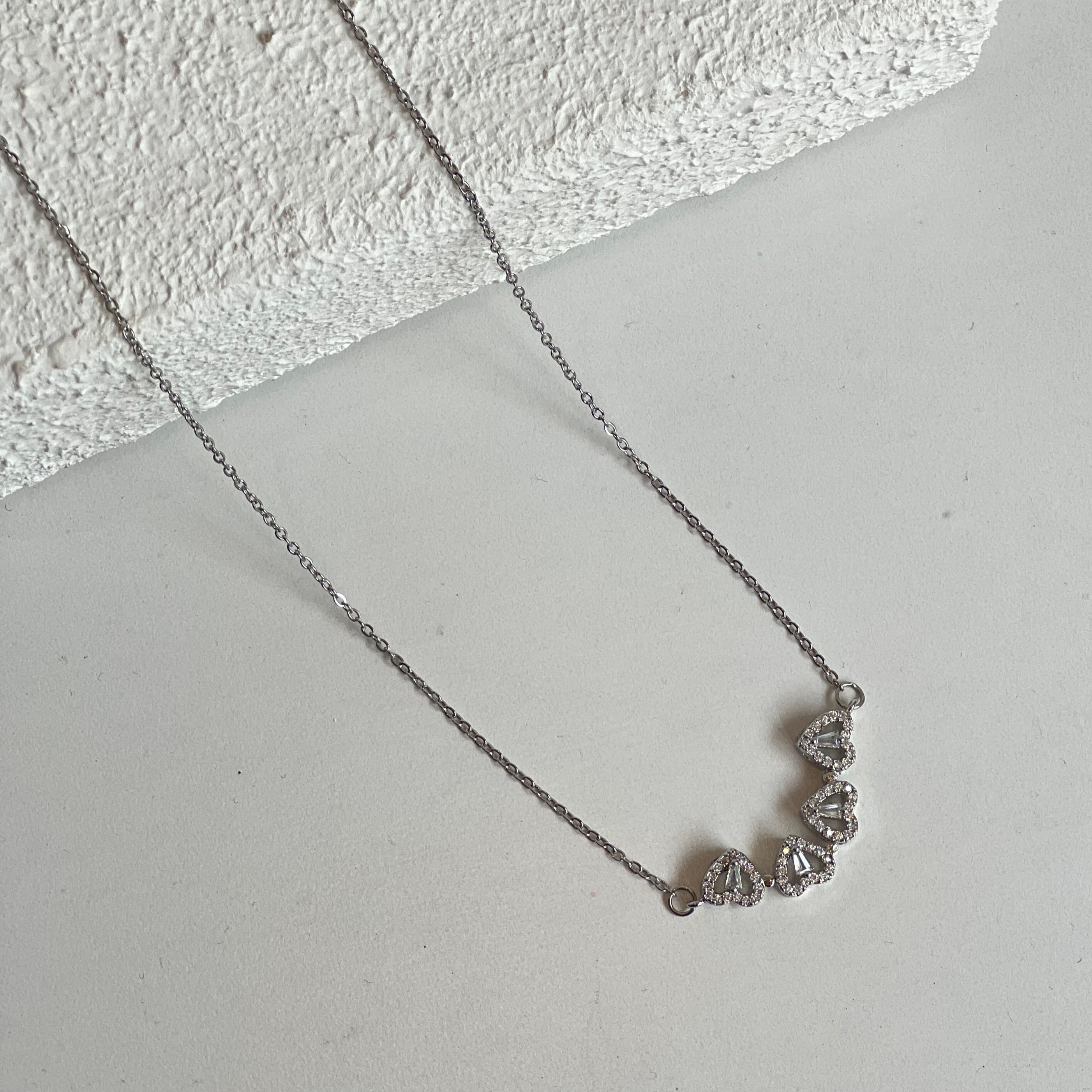 گردنبند سواروسکی چهار گل مگنتی با زنجیر استیل — تصویر ۲