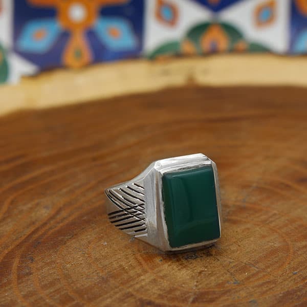 انگشتر عقیق سبز نقره دست ساز مردانه طرح مقتدی + حرز امام جواد (ع) — تصویر ۸