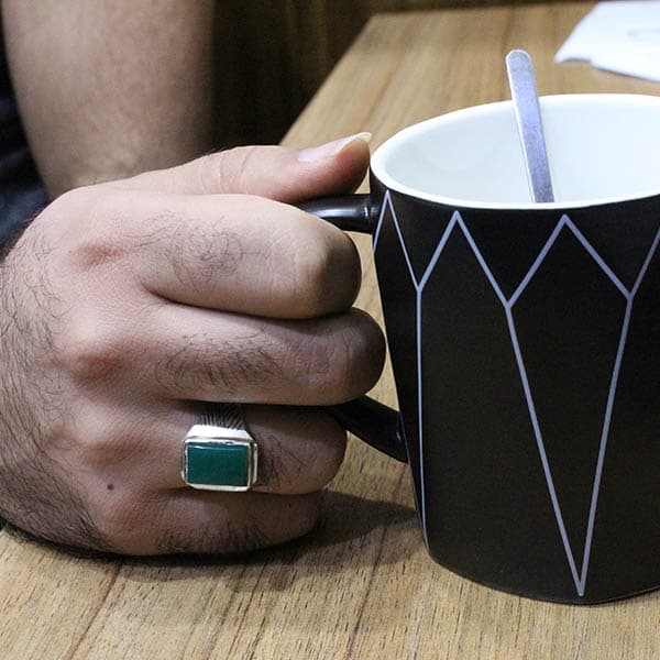 انگشتر عقیق سبز نقره دست ساز مردانه طرح مقتدی + حرز امام جواد (ع) — تصویر ۶