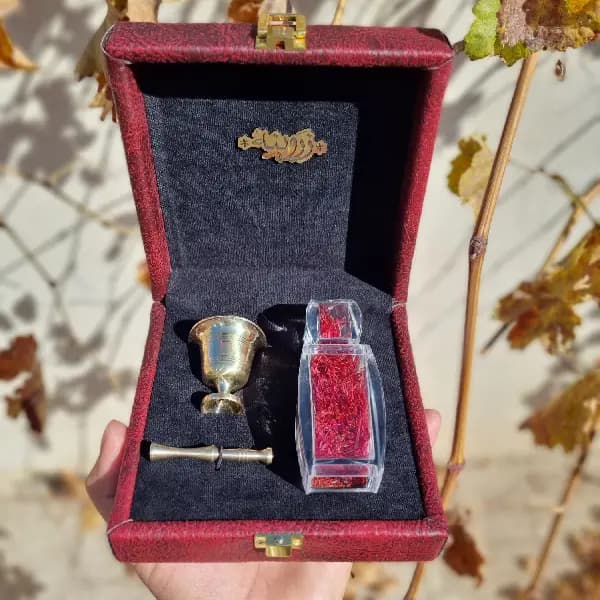 پک هدیه زعفران چرم سه گرم — تصویر ۴