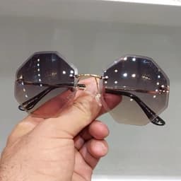 عینک آفتابی چند ضلعی مردانه و زنانه مارک گوچی (عینک محسن ابراهیم زاده) — تصویر ۳