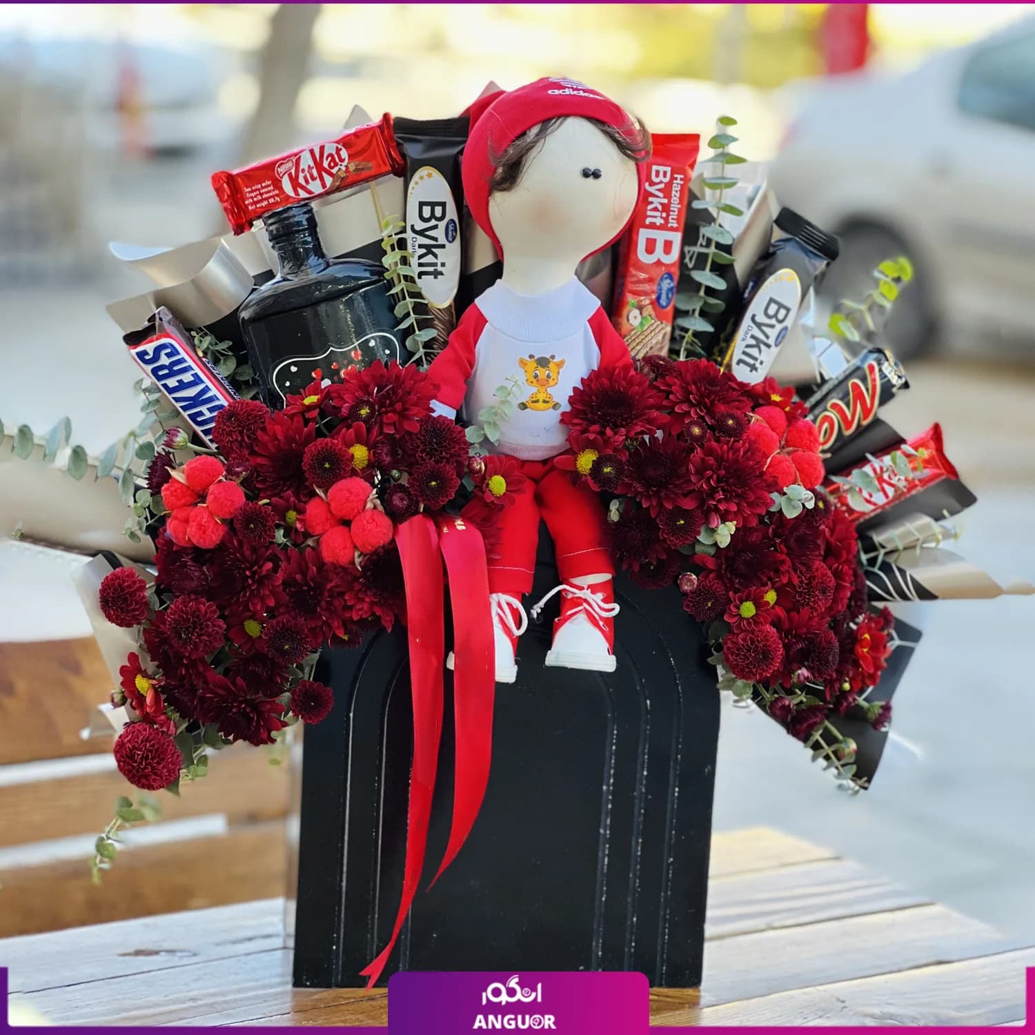 باکس گل عروسک و شکلات طعم شیرین عشق