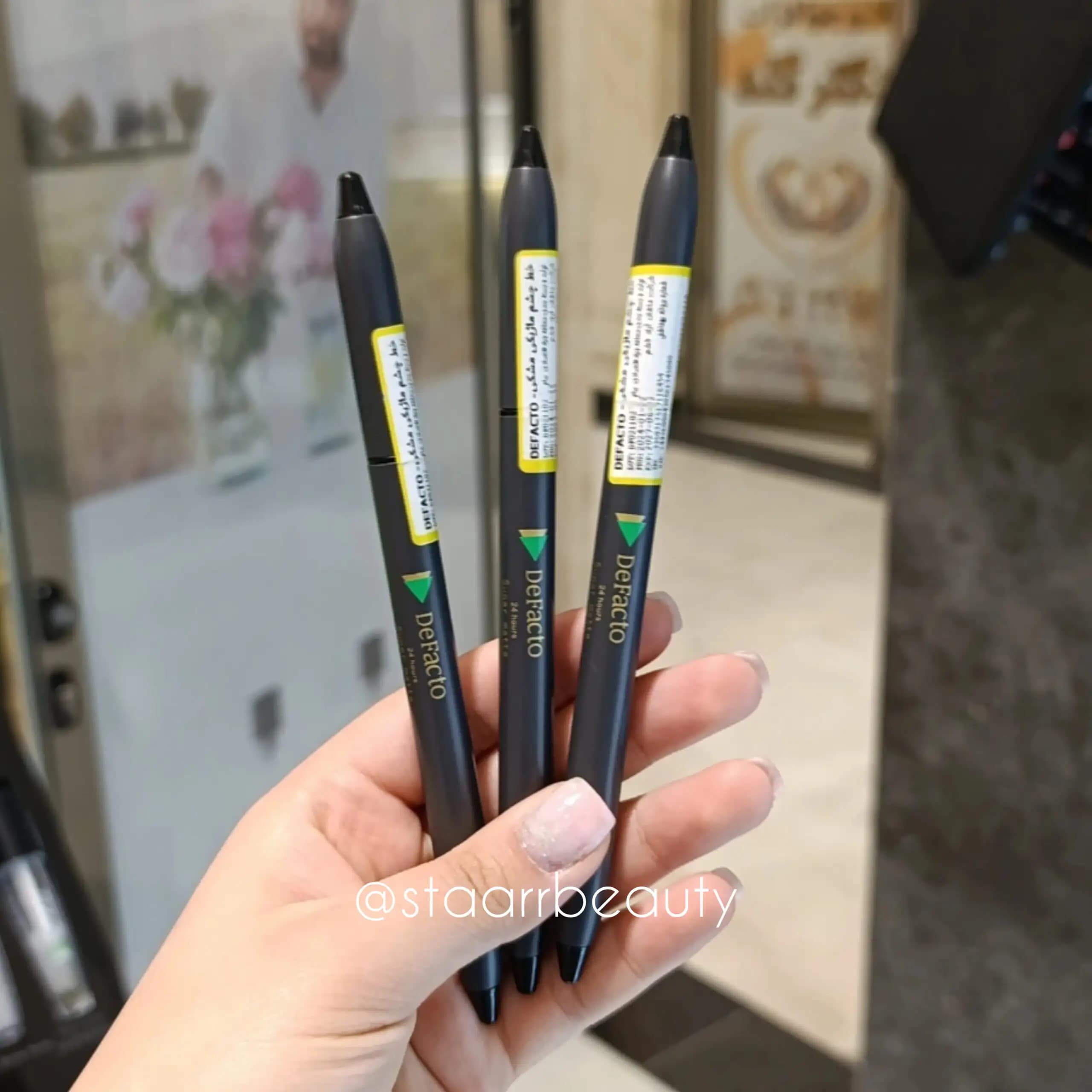 خط چشم ماژیکی مات ضد آب دیفکتو Super matte — تصویر ۲
