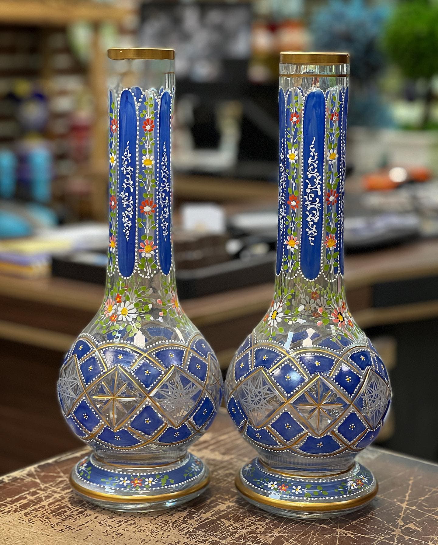 یک جفت صراحی آبی طرح قاجاری و طرح قدیم