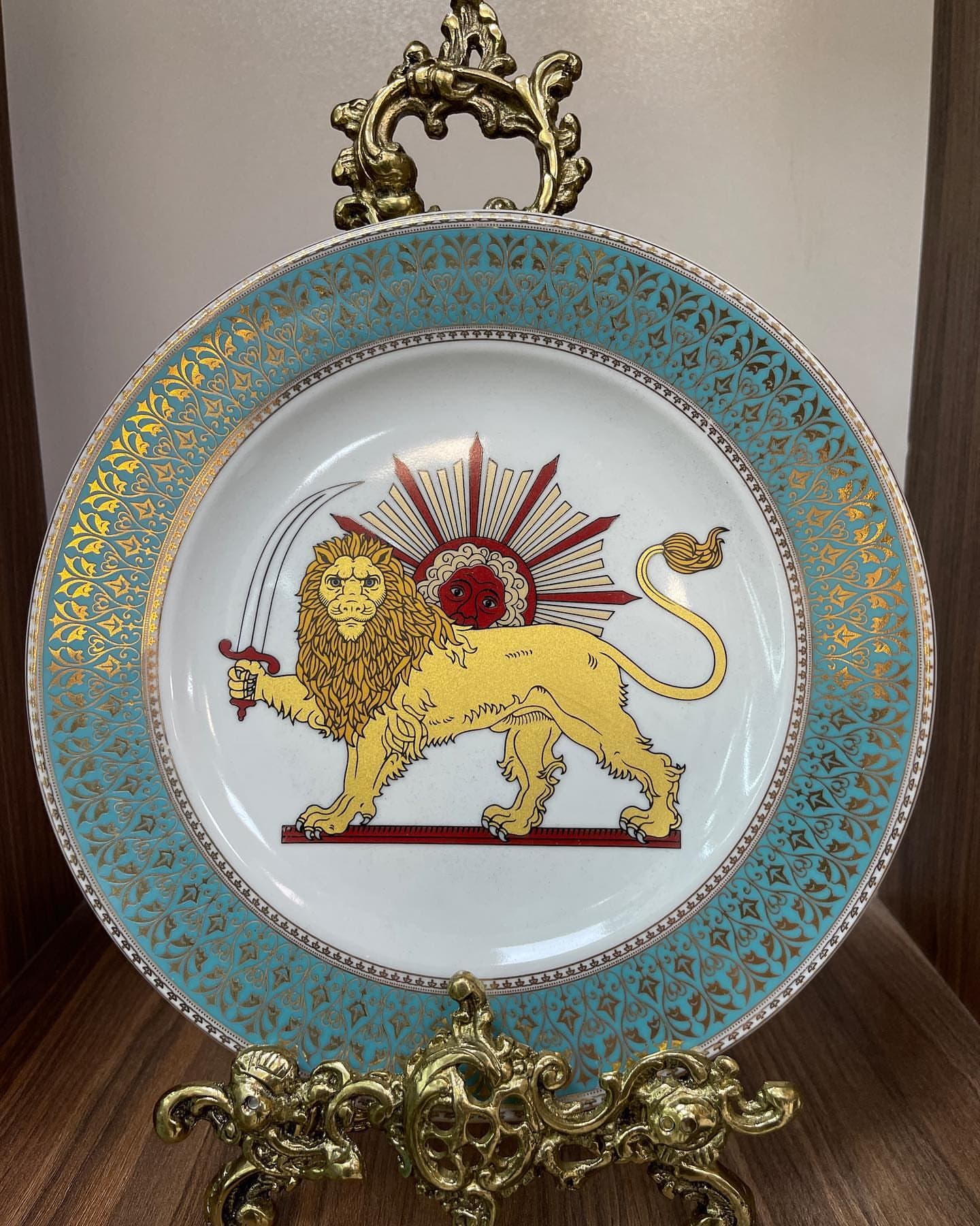 بشقاب شیروخورشید کلکسیونی و کم یاب