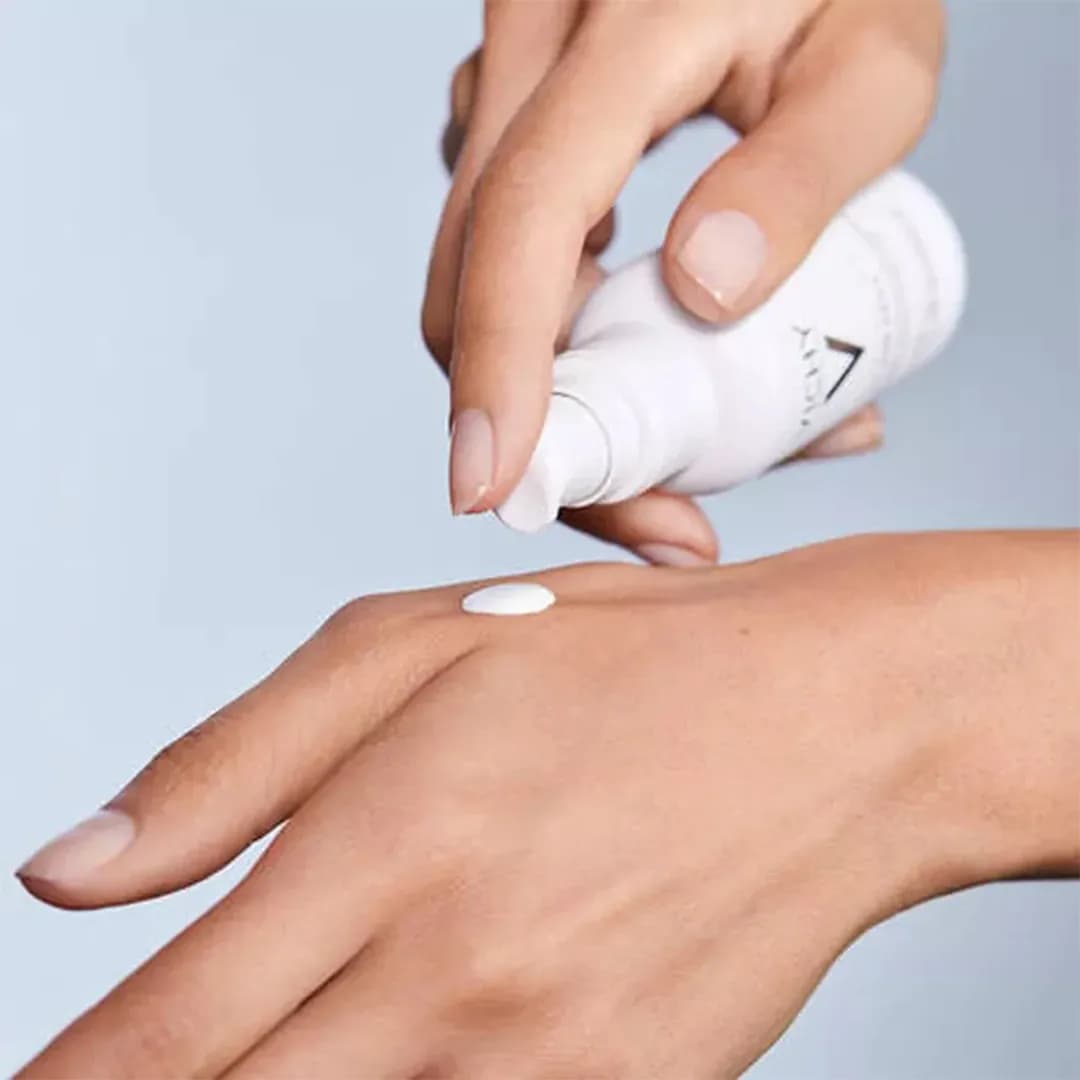 کرم ضد آفتاب بی رنگ ضد چروک ویشی CAPITAL SOLEIL SPF50 UV-AGE DAILY حجم 40 میلی لیتری — تصویر ۱۲