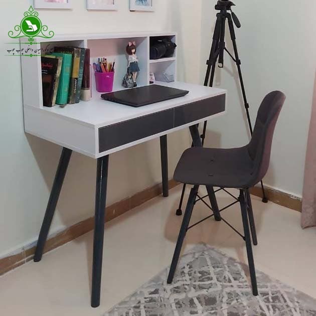 میز تحریر مدل کلاسیک شلف دار — تصویر ۳