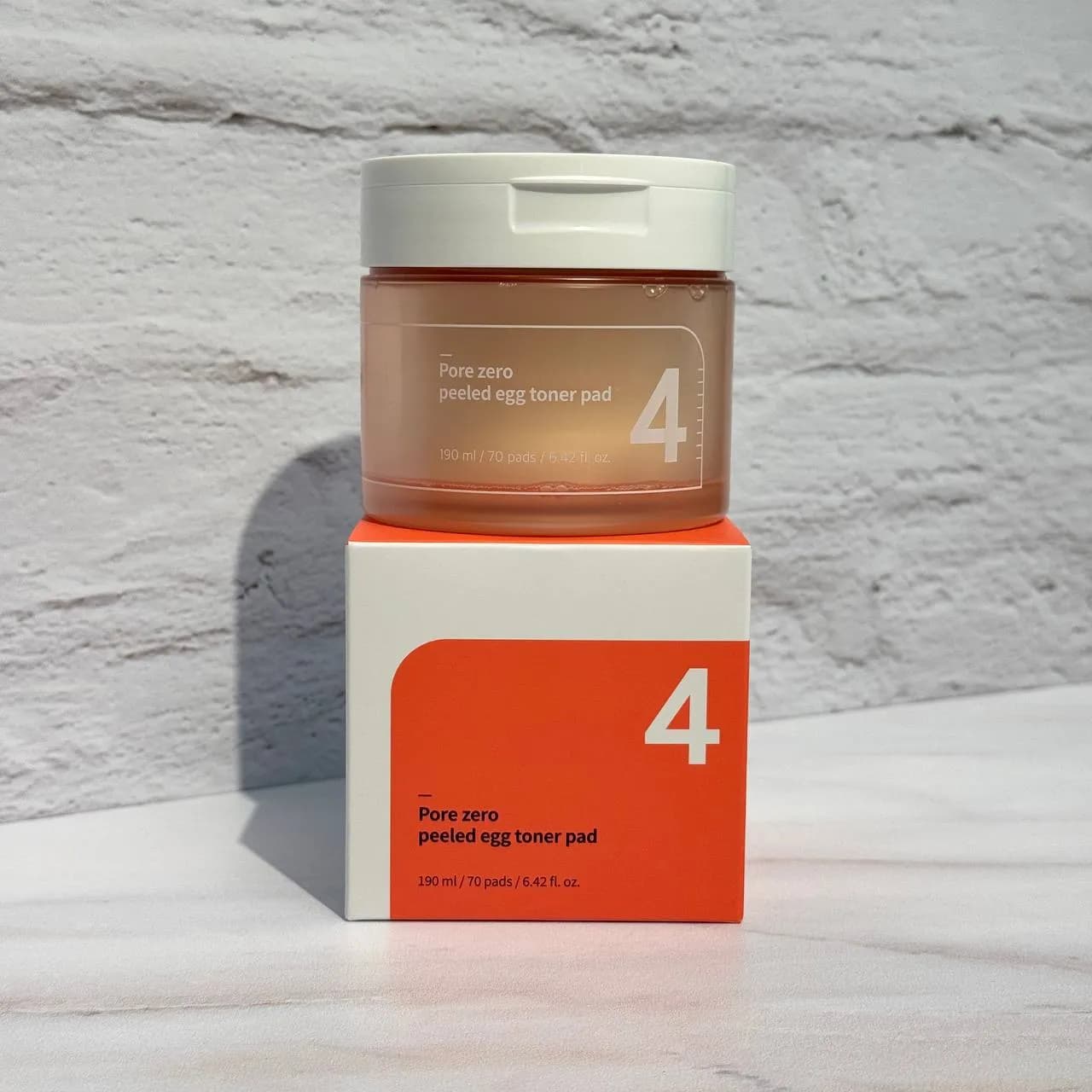 پد تونر شماره 4 نامبوزین لایه بردار و کنترل منافذ پوست Numbuzin No.4 Pore Zero Peeled Egg Toner Pad — تصویر ۱۰