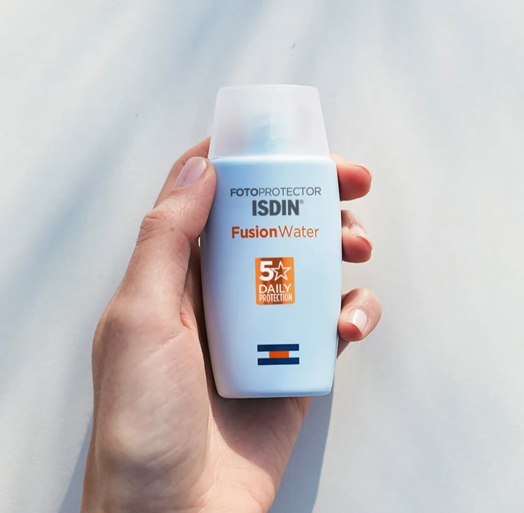 ضد آفتاب فیوژن واتر spf50 ایزدین بی رنگ 50 میل — تصویر ۶