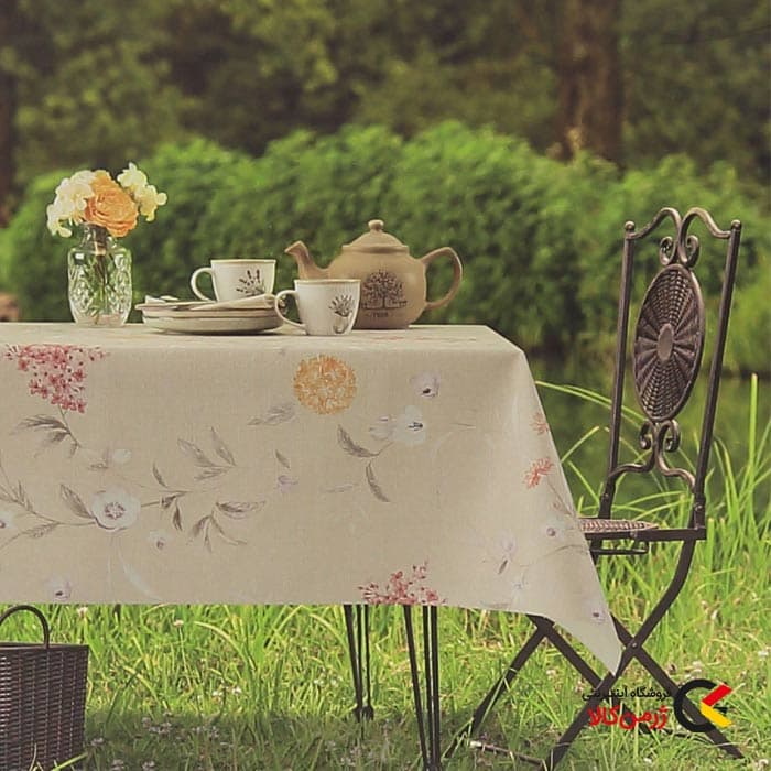 سفره و رومیزی PVC بژ با طرح گل رز از برند مادام کوکو