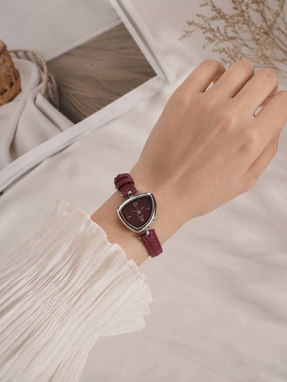ساعت زنانه مینیمال بند چرمی کیفیت عالی در رنگ بندی متنوع کد 1925089 — تصویر ۸