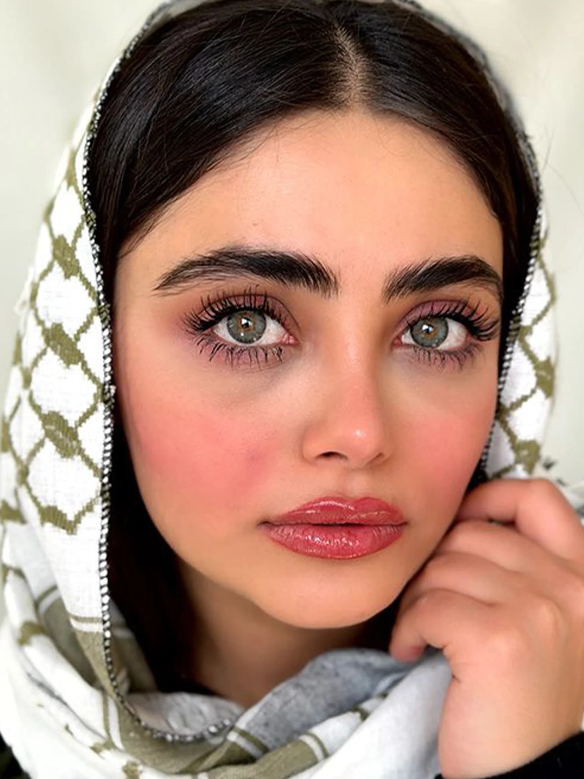 لنز رنگی یونیک سیری گرین Unique Siri green — تصویر ۳
