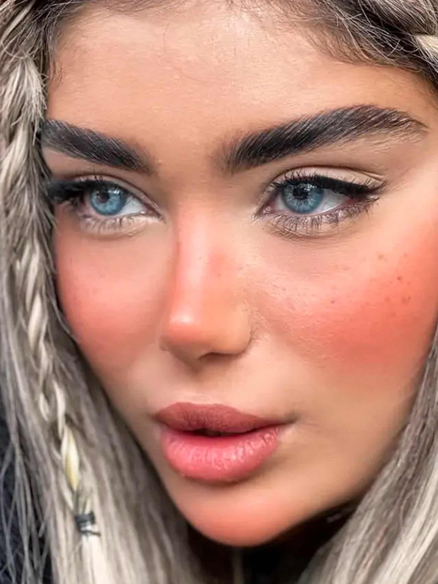 لنز طبی رنگی کاتیا اسکای بلو Sky Blue — تصویر ۳