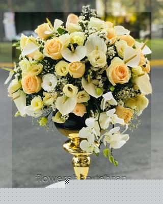دسته گل رز لاکچری با ترکیب رنگ جذاب و ماندگار