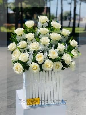 دسته گل رز سفید کوچک؛ انتخابی مطمئن برای هر سن و سلیقه