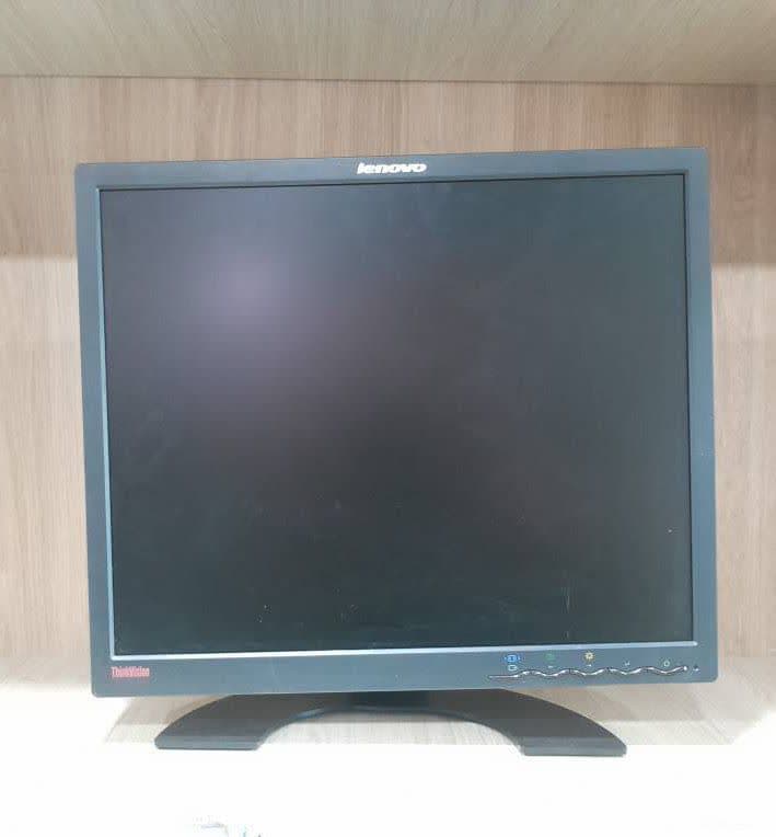مانیتور استوک 19 اینچ مربعی LENOVO مدل L1900PA