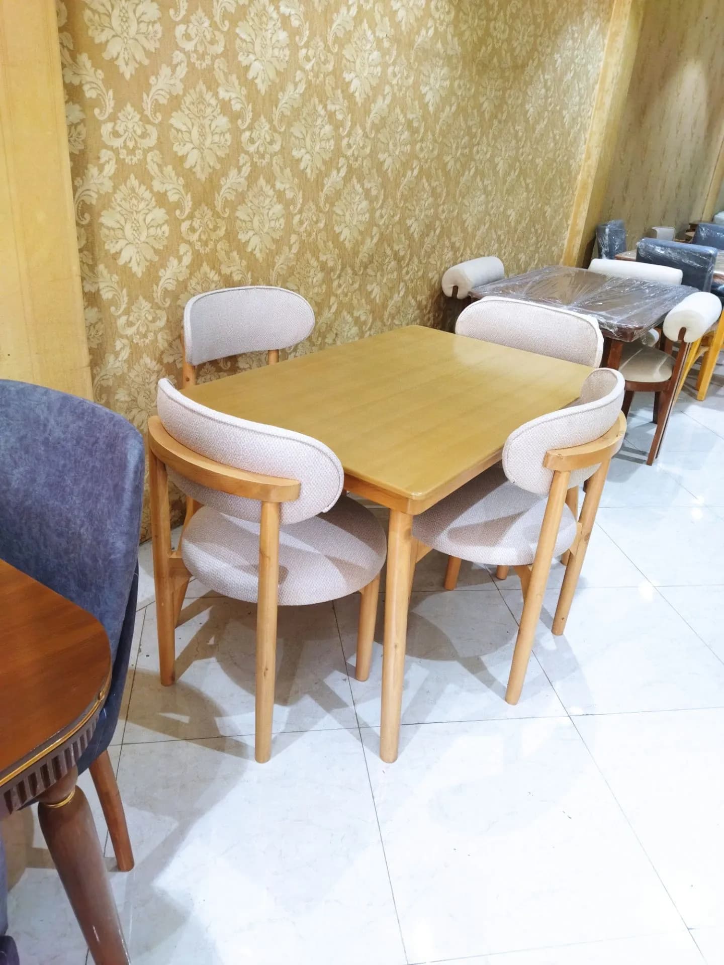 میز و صندلی غذاخوری کد 4826 — تصویر ۵