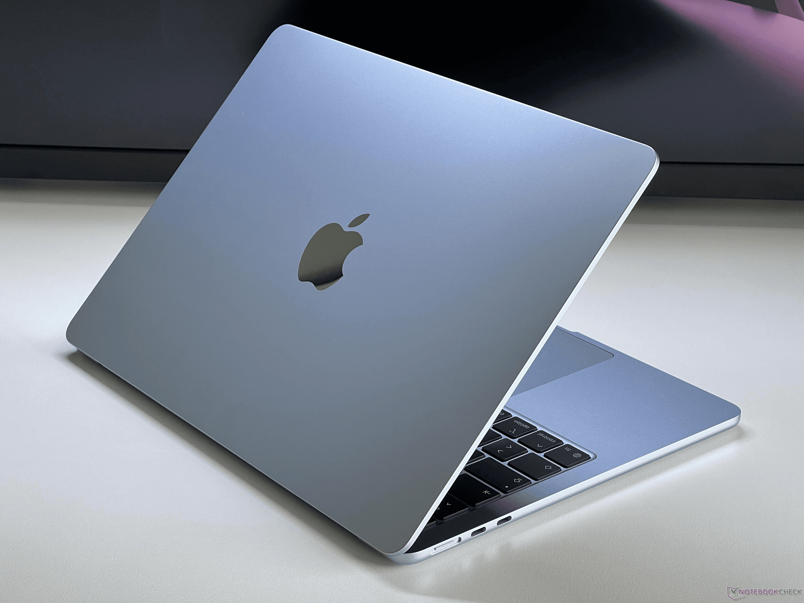 لپتاپ مک بوک ایر 13.36 ام5 10هسته ای رم 16گیگابایت حافظه 512گیگابایت سریع Macbook Air 13.36′ M5 10core cpu 10core gpu 16gb RAM 512gb ssd — تصویر ۱۱