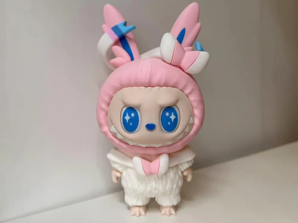 🧸 عروسک لبوبو مدل Sylveon | جادوی صورتی ✨ | رنگ‌آمیزی دستی | چاپ سه‌بعدی +PLA | ارتفاع ۱۸ سانتی‌متر — تصویر ۲
