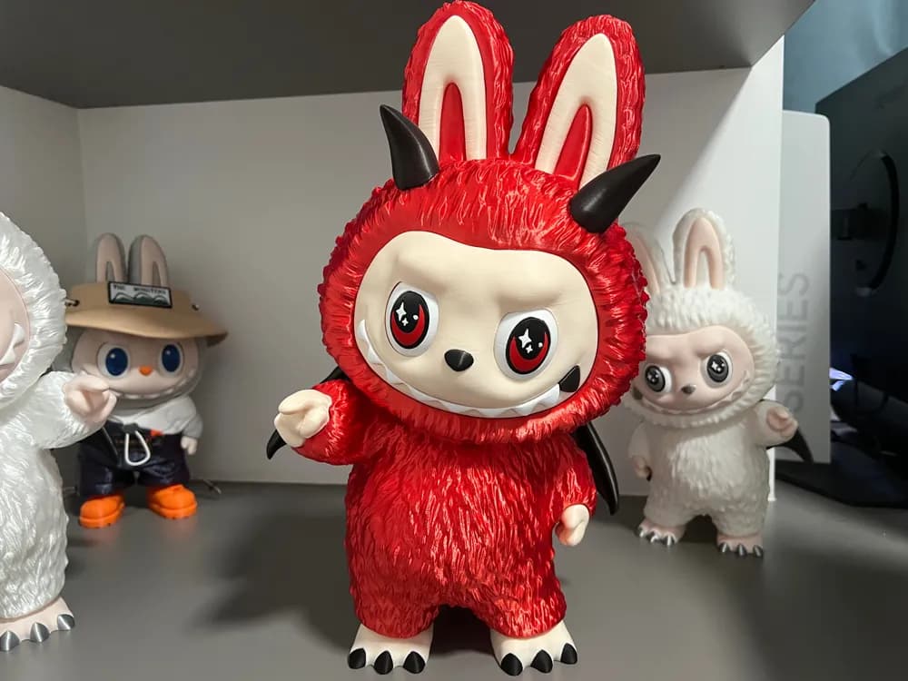 🧸 عروسک لبوبو مدل شیطان جهنم Devil | رنگ‌آمیزی دستی | چاپ سه‌بعدی +PLA | ارتفاع ۱8 سانتی‌متر — تصویر ۸