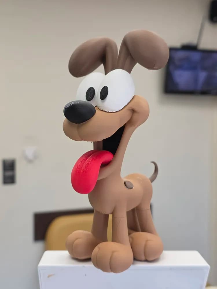 🐶 فیگور اودی (Odie) | چاپ سه‌بعدی رنگ‌شده | +PLA | ارتفاع ۱۹ سانتی‌متر — تصویر ۲