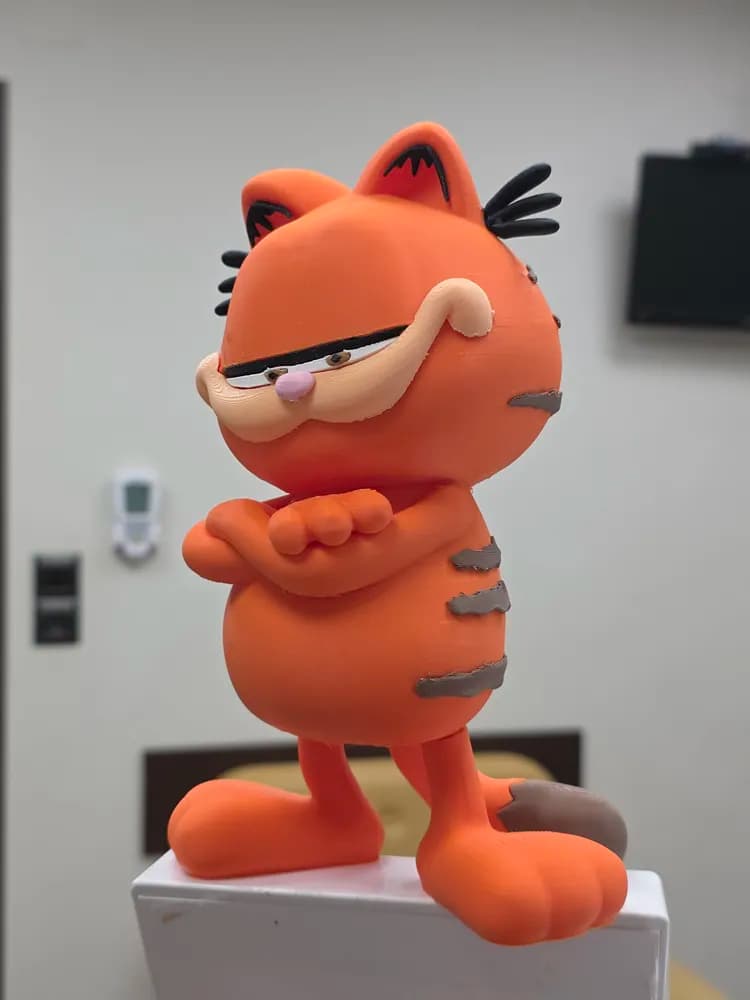 🐱 فیگور گارفیلد (Garfield) | چاپ سه‌بعدی رنگ‌شده | +PLA | ارتفاع ۲۰ سانتی‌متر — تصویر ۱۰