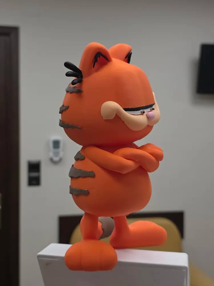 🐱 فیگور گارفیلد (Garfield) | چاپ سه‌بعدی رنگ‌شده | +PLA | ارتفاع ۲۰ سانتی‌متر — تصویر ۹