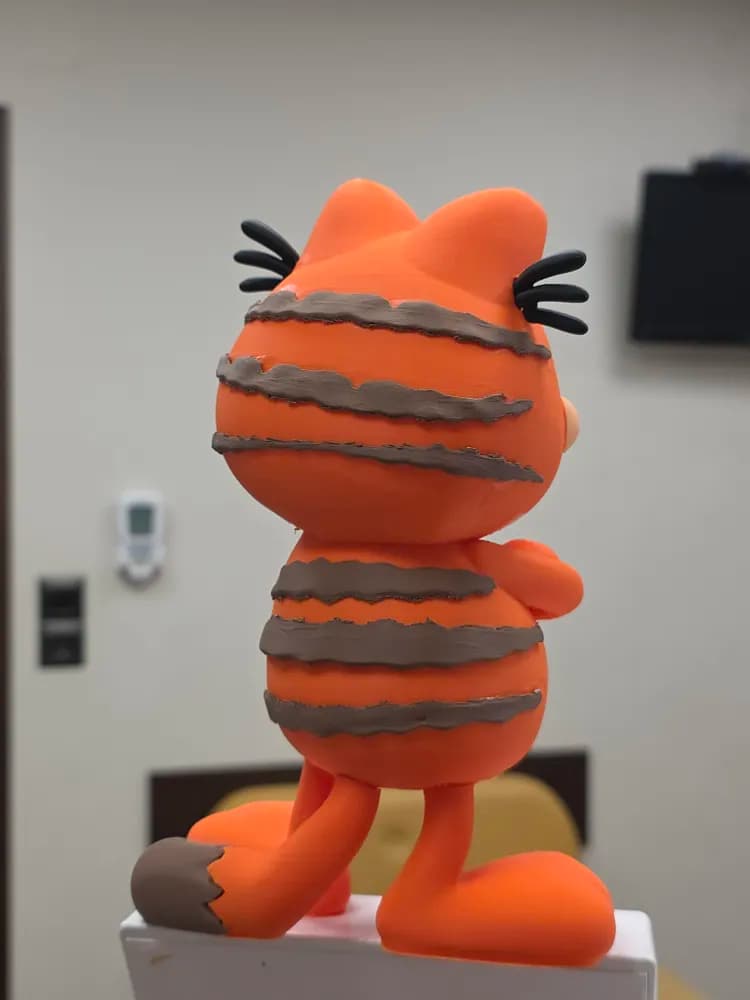 🐱 فیگور گارفیلد (Garfield) | چاپ سه‌بعدی رنگ‌شده | +PLA | ارتفاع ۲۰ سانتی‌متر — تصویر ۳