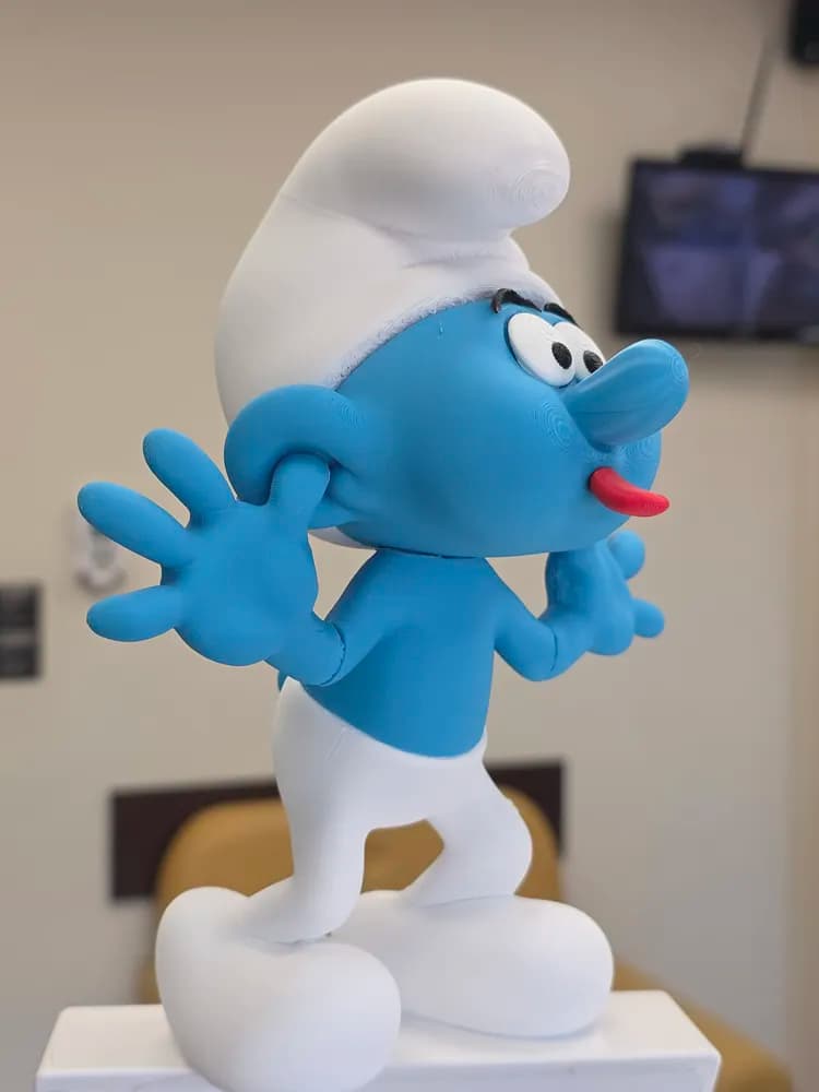💙 فیگور اسمورف (Smurf) خندان | چاپ سهبعدی رنگشده | +PLA | ارتفاع ۲۰ سانتیمتر — تصویر ۵