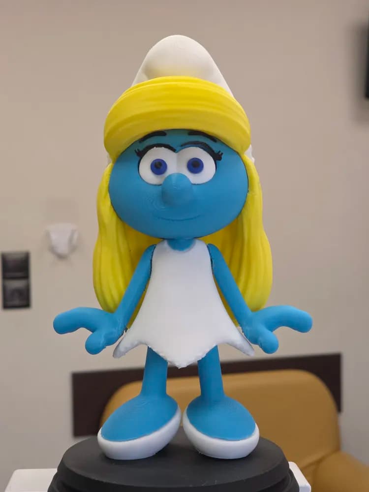 💙 فیگور اسمورفِت (Smurfette) | چاپ سهبعدی رنگشده | +PLA | ارتفاع ۲۱ سانتیمتر — تصویر ۸