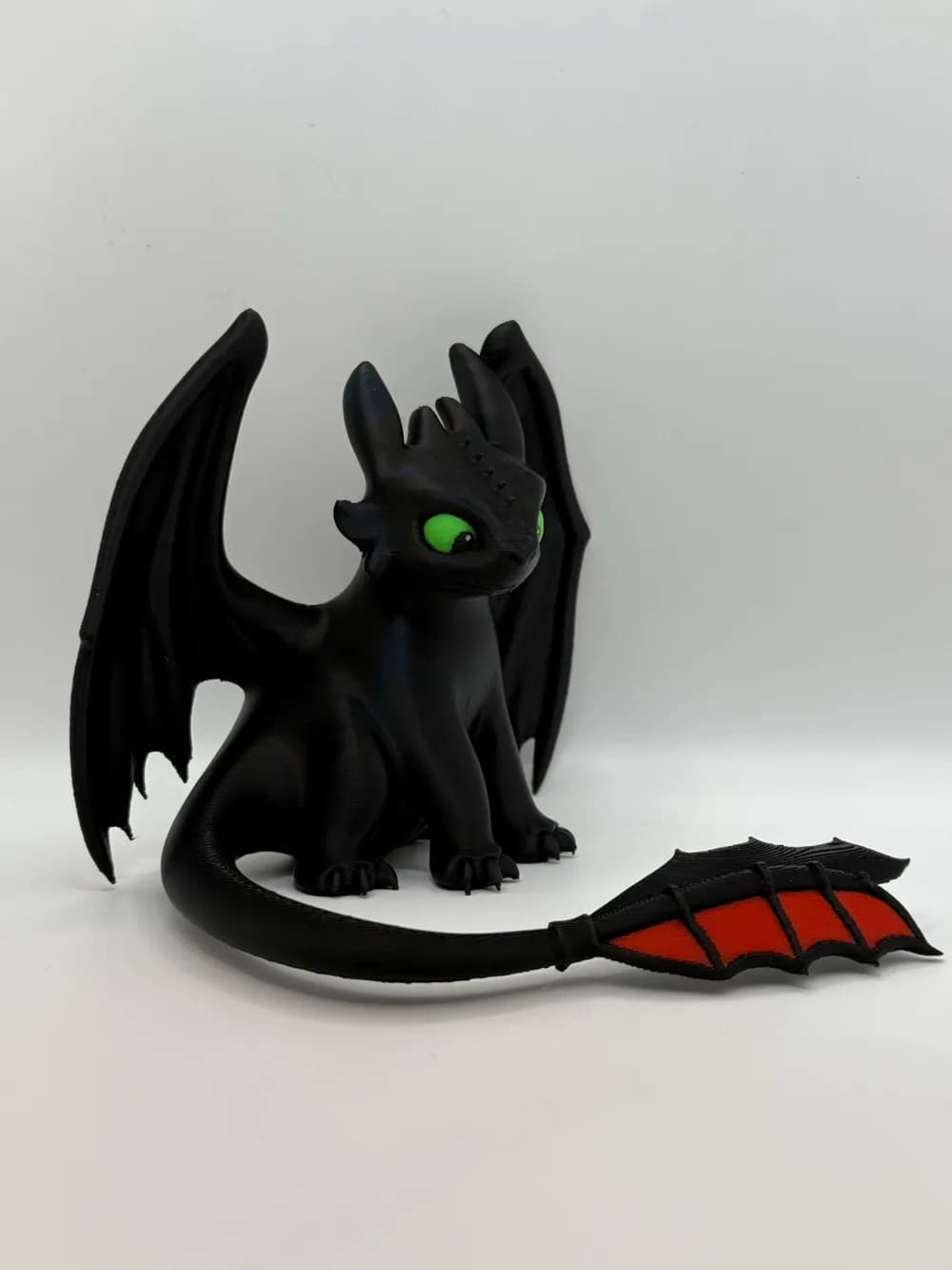 🐉 فیگور بیدندان (Toothless) | چاپ سه‌بعدی رنگ‌شده | +PLA | ارتفاع ۱۳ سانتی‌متر — تصویر ۹