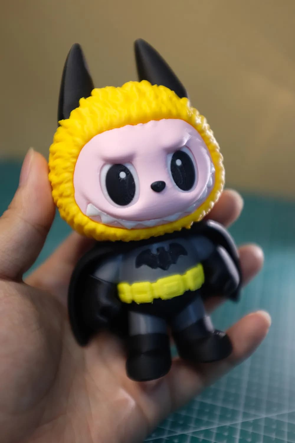 🦇 عروسک لبوبو مدل بتمن | چاپ سه‌بعدی با +PLA — تصویر ۲
